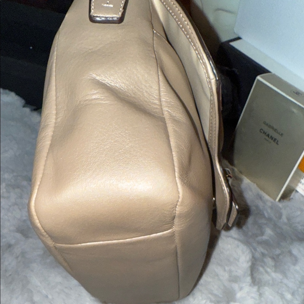 Coach Taylor Gold Leather Hand Bag - Picture 6 of 11